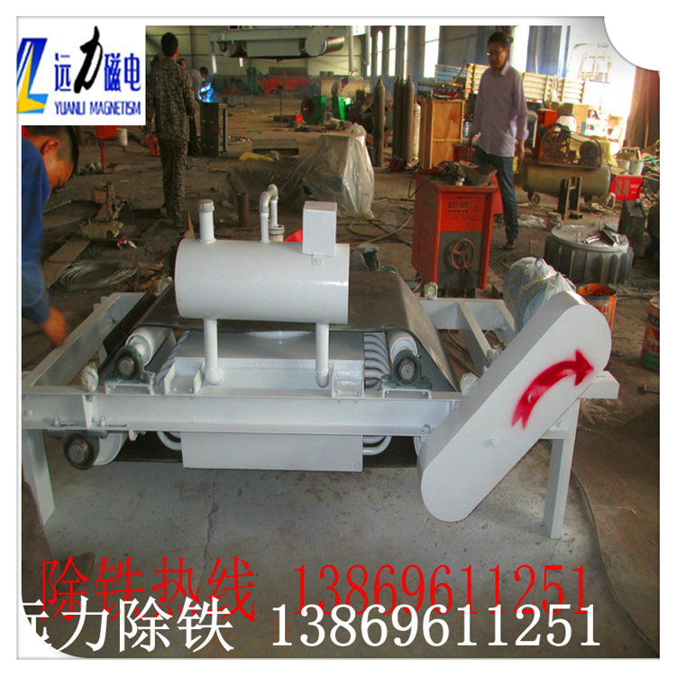 強(qiáng)迫油冷電磁除鐵器磁系是如何設(shè)計的,理念如何?遠(yuǎn)力技術(shù)部嚴(yán)格遵循六個安全設(shè)計理念進(jìn)行產(chǎn)品設(shè)計,使遠(yuǎn)力生產(chǎn)的強(qiáng)迫油冷電磁除鐵器產(chǎn)品更安全,更耐用的保證. ?1.精心設(shè)計遠(yuǎn)力工程題歷時兩年,收集了一萬余組強(qiáng)迫油冷電磁除鐵器現(xiàn)場數(shù)據(jù)自行研制開發(fā)了第一個三維立體磁場計算模型.可根據(jù)用戶現(xiàn)場的實際工況進(jìn)行快速精確設(shè)計. 2.為保證用戶現(xiàn)場的使用安全,我公司所有電磁的的吸力均按熱態(tài)2.5位的安全系數(shù)進(jìn)行設(shè)計和制造.