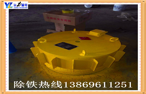 電磁除鐵器 煤碳砂石選礦機(jī)磚廠輸送帶用 保護(hù)破碎設(shè)備,中國某企業(yè)引進(jìn)了一套選進(jìn)的德國電磁除鐵器設(shè)備，德國工程師在設(shè)備安裝調(diào)試驗收的時候發(fā)現(xiàn)一個螺絲歪了，雖然出現(xiàn)了這樣的問題，但是設(shè)備本身的緊固度沒有問題，影響不大?？墒?，德國工程師堅決認(rèn)為：出現(xiàn)這樣的總是是因為內(nèi)擰螺絲時沒有按規(guī)范標(biāo)準(zhǔn)操作。于是把螺絲擰了下來，重新安裝。德國的設(shè)計師之所以能夠做到這些，關(guān)鍵就在于他們對待細(xì)節(jié)的那種認(rèn)真，精細(xì)甚至是略帶刻板的態(tài)度