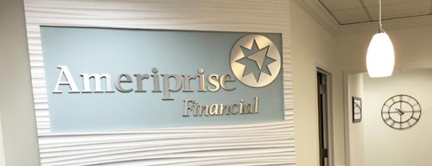 波浪板公司形象墻設計